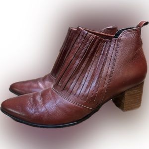 LEATHER ANKLE BOOTS by ECCO, US 8